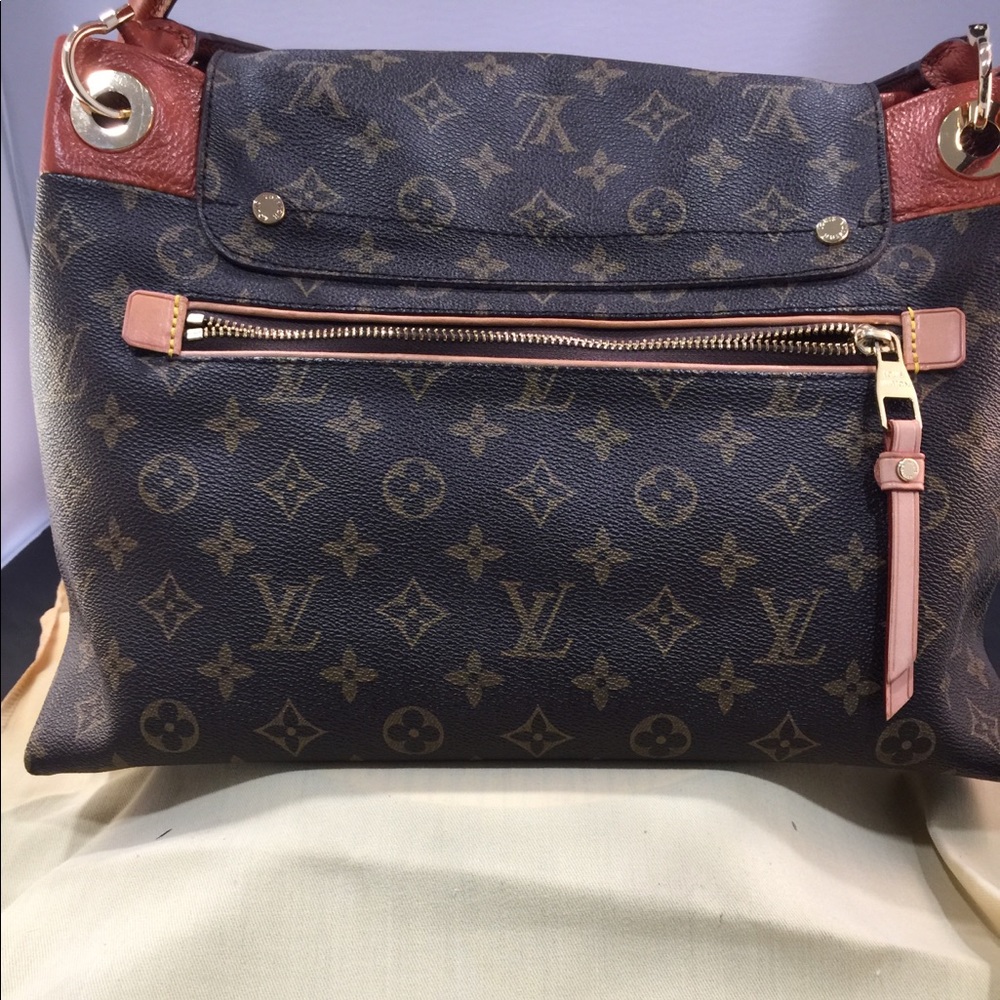 Louis Vuitton Shoulder bag